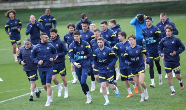Fenerbahçe'de Valencia ve Emre Mor önce salonda, sonra sahada çalıştı