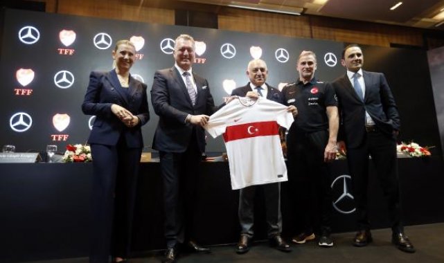 Futbol milli takımlarına 81 elektrikli otomobil tahsis edildi