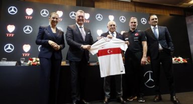 Futbol milli takımlarına 81 elektrikli otomobil tahsis edildi