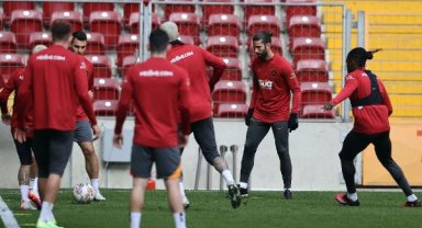 Galatasaray hazırlıklarını NEF Stadyumu'nda sürdürdü