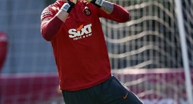 Galatasaray, üç grup halinde 5'e 2 pas çalıştı