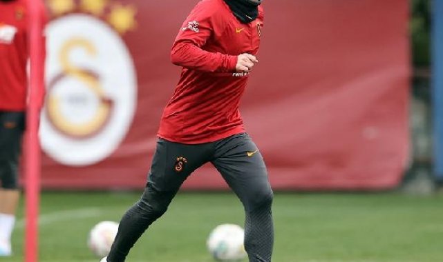 Galatasaray'da Dries Mertens takımla çalıştı