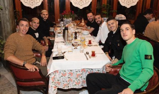 Galatasaray'da yönetim, teknik heyet ve futbolcular iftarda buluştu