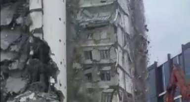 Galeria Sitesi'nin son bloku yıkım sırasında çöktü; o anlar kamerada