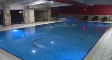 Galeria'da spor salonununda kolonlar tıraşlanmış, yüzme havuzunun 850 metrekaresi ruhsatsız