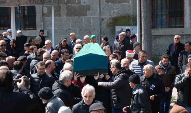 Gazeteci İsmail Başaran son yolculuğuna uğurlandı