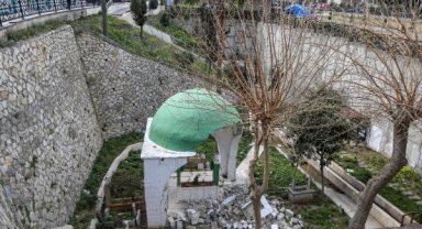 Gazi Abdurrahman Paşa'nın türbesi de depremde ağır hasar gördü