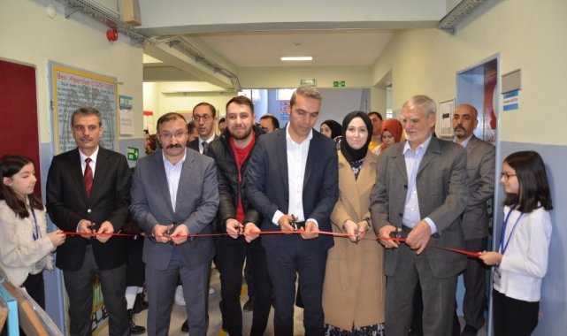 Gazi Emet İlkokulu'nda sıfır atık kütüphanesi ve matematik koridoru açıldı