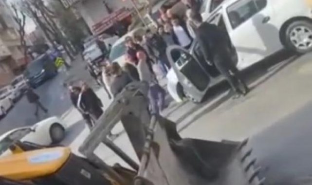 Gaziosmanpaşa'da tartıştığı sürücünün aracına çarptı