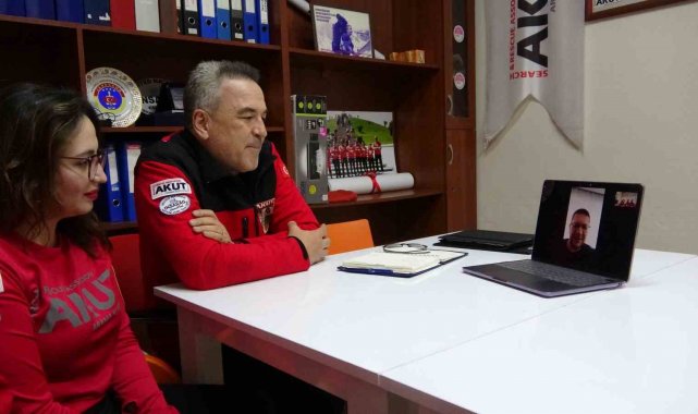 Giresun AKUT üyeleri depremden 47 saat sonra enkazdan sağ çıkardıkları anne ve çocuğu ile görüştüler