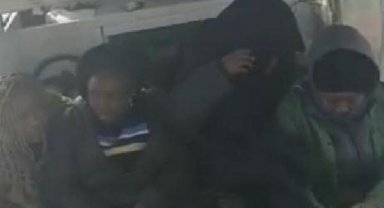 Göçmenler 'Yunanistan' diye Çıplak Ada'ya bırakıldı