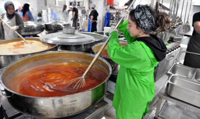 Gölcük depremini yaşayan mühendis, depremzedelere yardım için 46 saatlik gemi yolculuğu yaptı