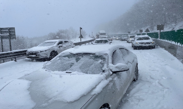 GÜNCELLEME - Bolu'da makaslayan tır ulaşımı aksattı