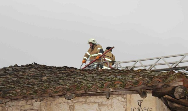 Gündüz defnedildi, akşam evi yandı