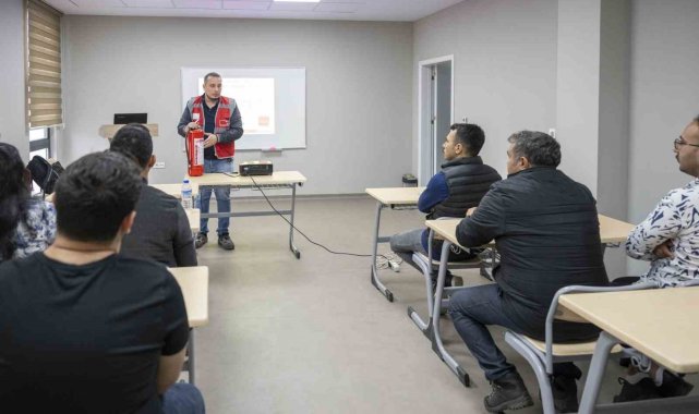 Hal MERCEK'in ilk kursiyerleri 'yetkin şoför' sertifikalarını aldı