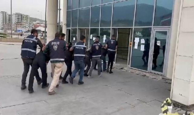 Hasarlı binalardan hırsızlık yapan 4 şüpheli yakalandı