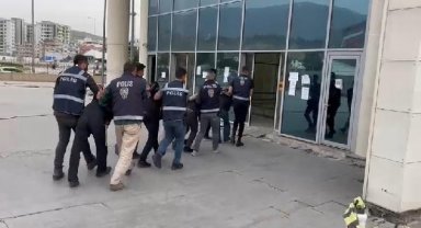 Hasarlı binalardan hırsızlık yapan 4 şüpheli yakalandı
