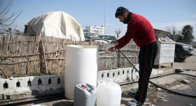 Hatay'da çadır bölgelerine tankerlerle su
