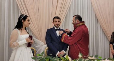 Hatay'da enkazdan kurtarılan nişanlı çifte Yalova'da buruk nikah