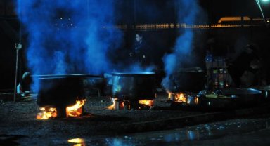 Hatay'da gelenek yaşatıldı; depremin 40'ıncı gününde 'hırisi' pişirildi