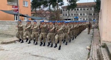 Hatay'da görevlendirilen 2 bin 700 asker, komando marşıyla kentten ayrıldı