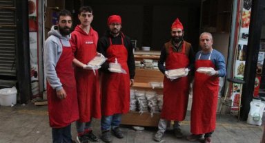 Hatay'da hasar gören tarihi Uzun Çarşı'da birkaç esnaf iş yerini açtı