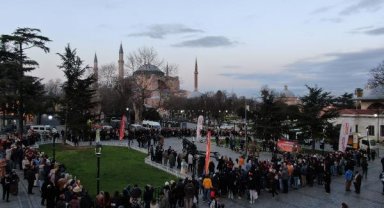 Havadan fotoğraflarla Sultanahmet Meydanı'nda 201 yıllık gelenek bozulmadı