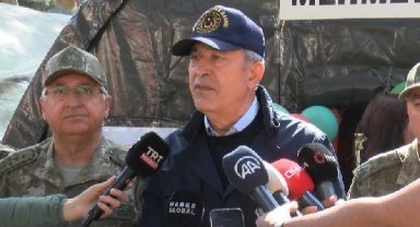 Hulusi Akar: İlk andan itibaren Mehmetçik vatandaşın yanına koştu
