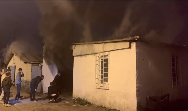 Hurdalık alanda çıkan yangın hortum deposuna sıçradı, 2 araç kullanılamaz hale geldi