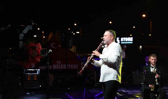 Hüsnü Şenlendirici klarnetini afetzedeler için İzmit'te çalacak