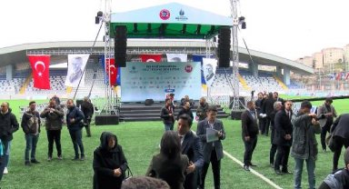 İBB Gaziosmanpaşa Halit Kıvanç Şehir Stadı'nın açılışı yapıldı