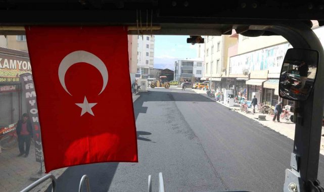 Iğdır Belediyesinden yol asfaltlama çalışması
