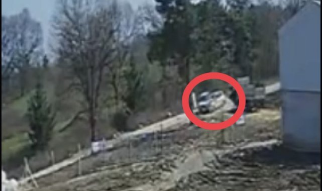 İki otomobil böyle çarpışıp takla attılar