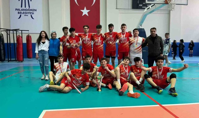 İki takım iki kupa