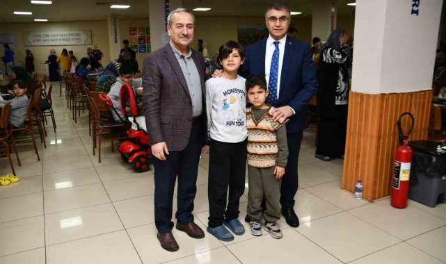 İlk iftar depremzedelerle yapıldı