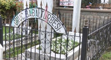 İlk iftar için saatler öncesinden 'Oruç Baba Türbesi'ne geldiler