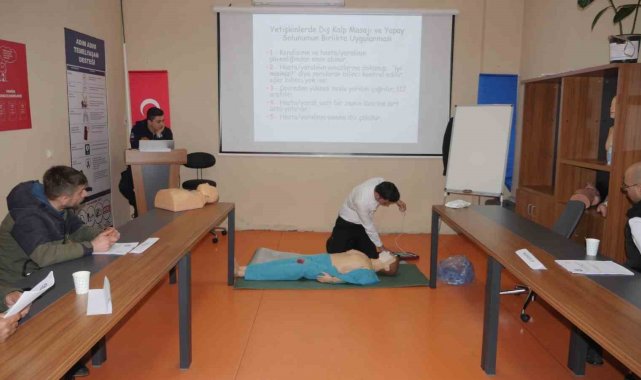 İlk yardımı öğreniyorlar