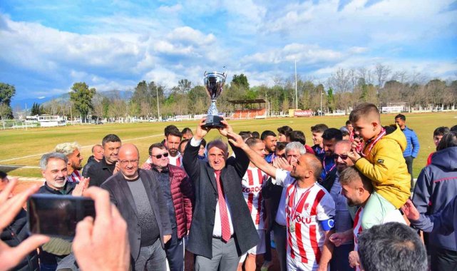 İncirliova Belediyespor namağlup şampiyon oldu