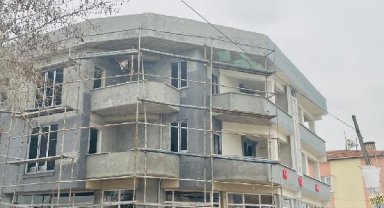 İnşaatta iskeleden düşen işçi, doğum gününde yaşamını yitirdi