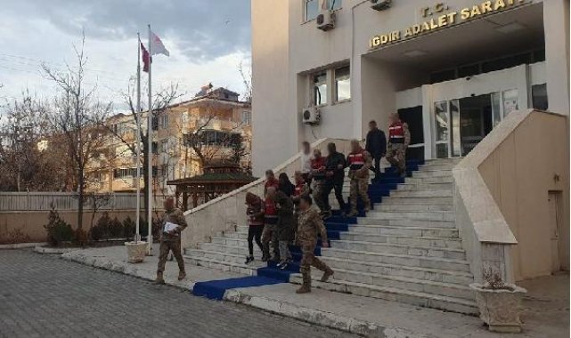 İş insanından şantajla 10 bin dolar isteyen 4 şüpheli yakalandı