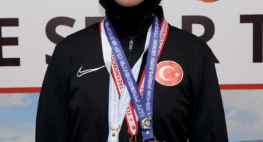 İş kazasında iki kolunu kaybeden Sevim, tekvandoda 1 ayda 3 altın madalya kazandı