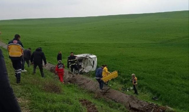 İşçi servis minibüsü devrildi: 3'ü ağır, 9 yaralı