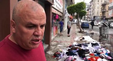 İskenderun'da iş yerini su basan esnaf, ürünleri vatandaşa dağıttı