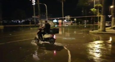 İskenderun'de deniz yükseldi, sahil yolu su altında kaldı