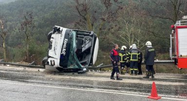 Isparta'da yolcu otobüsü devrildi: 8 yaralı