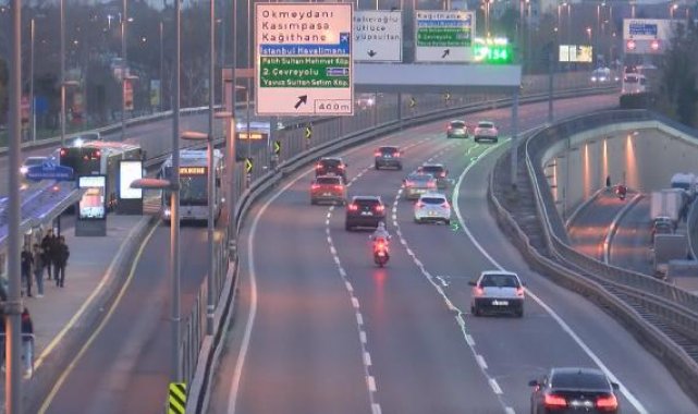 İstanbul'da ilk iftar öncesi trafik yoğunluğu azaldı