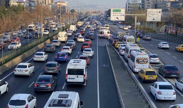 İstanbul'da haftanın ilk iş gününde trafik yoğunluğu yaşandı