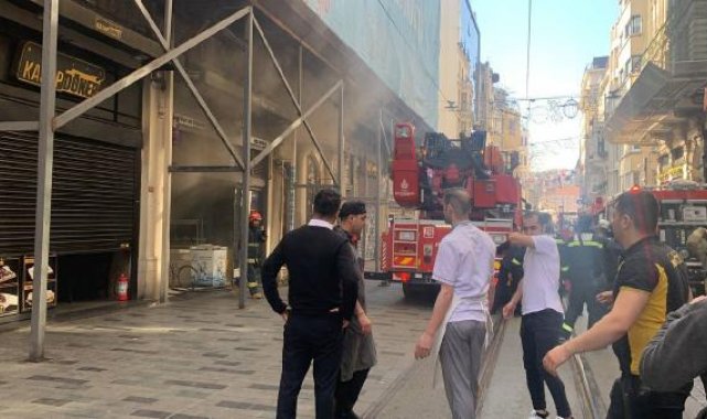 İstiklal Caddesi'nde restorandaki yangın kiliseye sıçradı-1