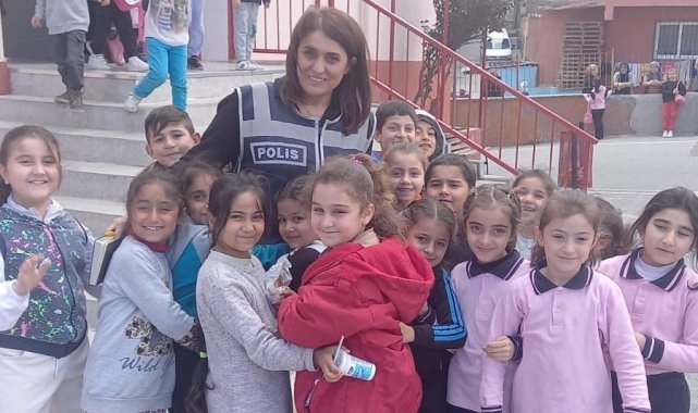 İzmir polisi öğrencilerle buluştu