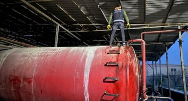 İzmir'de 254 ton kaçak akaryakıt ele geçirildi